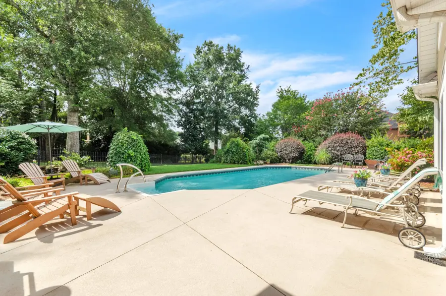 Community pool
