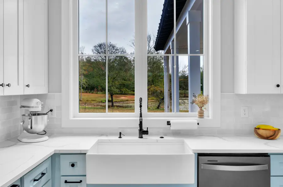 Farmhouse sink