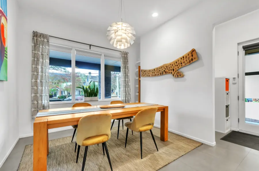 Modern dining