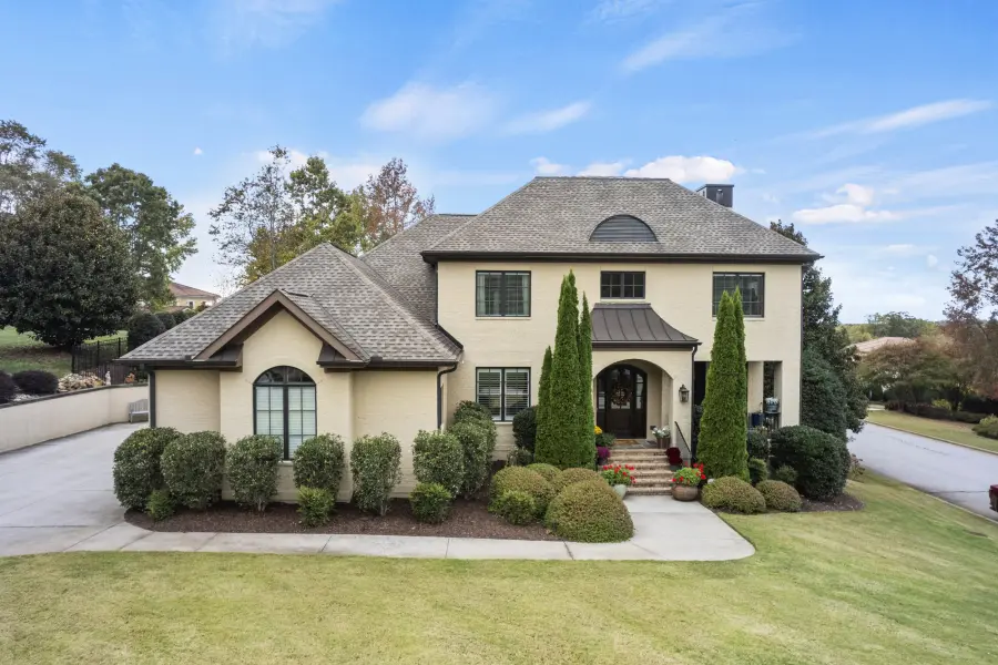 Stucco estate